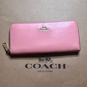COACH Wallet Pink Leather Zip-Around Wallet with Gold Hardware AUTHENTIC